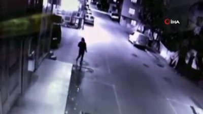 tahkikat -  Bursa’da motorlu kurye otomobile böyle çarptı Videosu