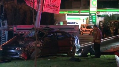 direksiyon -  Ümraniye’de elektrik direğine çarpan otomobilin sürücüsü hayatını kaybetti Videosu