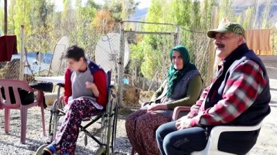 engelli rampasi - VAN - Fedakar anne baba hayatlarını engelli kızlarına adadı Videosu