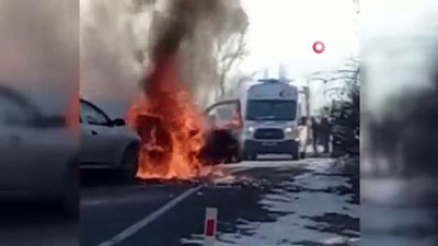  Kaza sonucu alev alan otomobil patladı