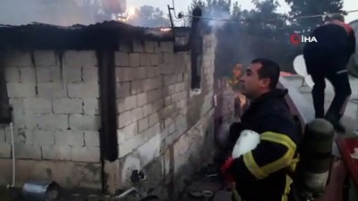 sizce -  Yaşlı adam evinin yanışını çaresizce izledi Videosu
