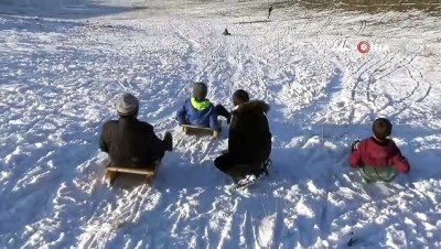 kar yagisi -  Yüksekovalı çocukların kızak keyfi Videosu