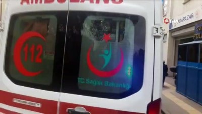 bicakli kavga -  Bıçaklanarak yaralandı polis karakolu önünde yere yığıldı Videosu