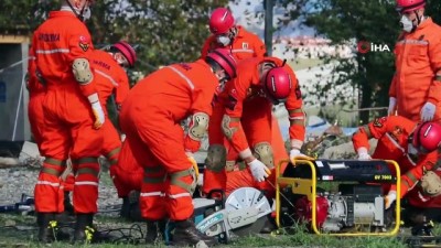 kurtarma tatbikati -  Jandarmanın İstanbul depremi tatbikatı gerçeğini aratmadı Videosu
