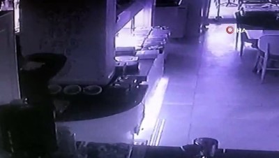 20 dakika -  Pastaneye giren hırsız ne bulduysa çaldı Videosu