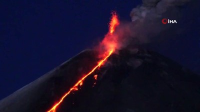  - Rusya'daki yanardağın lavları 1 buçuk kilometreye ulaştı
