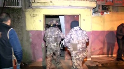safak vakti -  Adana’da terör örgütü DEAŞ’a yönelik şafak vakti operasyonunda 3 zanlı adliyeye sevk edildi  Videosu