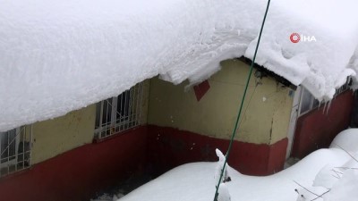 agir vasita -  Bitlis'te yoğun kar yağışı sonrası tek katlı evler kara gömüldü  Videosu