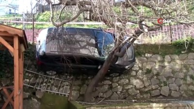 otomatik vites -  Eyüpsultan’da ilginç kaza, görenler döndü bir daha baktı  Videosu