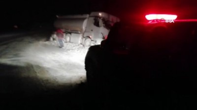 icme suyu -  Kızılay yolda kalan sürücülerin yardımına koştu  Videosu