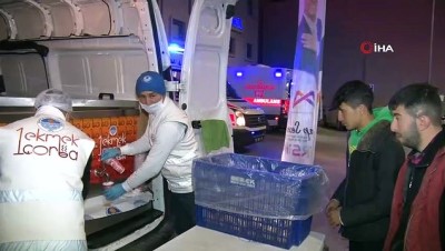 ambulans soforu -  Mersin'de acil servis önlerinde 'çorba-ekmek' hizmeti  Videosu