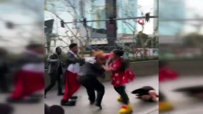 suc duyurusu -  - Minnie Mouse, güvenlik görevlisini dövdü  Videosu