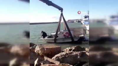siddetli ruzgar -  Samandağ’da halatı kopan balıkçı teknesi batmaktan son anda kurtarıldı  Videosu