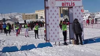 Bitlis’te 22 ilden 300 kayakçı kıyasıya yarışıyor 