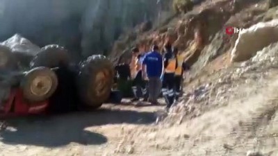 hayvan -  Kullandığı traktörün altında kalan 16 yaşındaki çocuk feci şekilde can verdi Videosu