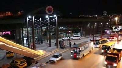 hava saldirisi - Düzensiz göçmenler otogarda yoğunluk oluşturdu - KARABÜK Videosu