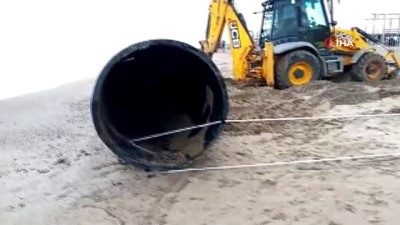 uzunlu -  200 metrelik boru sahile vurdu, görenler şoke oldu Videosu