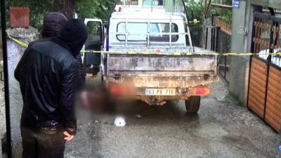 nufus cuzdani - Adana'da park halindeki kamyonetin altında erkek cesedi bulundu Videosu