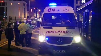 rogar kapagi - Avcılar'da yerinden çıkan rögar kapağı metrobüse saplandı: 1 yaralı - İSTANBUL Videosu