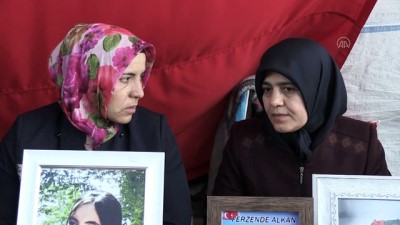 kacirilma - Diyarbakır annelerinin oturma eylemine bir aile daha katıldı Videosu