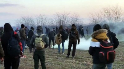 gaz bombasi - Düzensiz göçmenlere, Yunan güvenlik güçleri biber gazı ile müdahale etti - EDİRNE Videosu