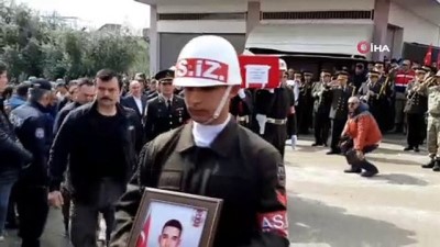 hava saldirisi -  İdlib şehidi Uzman Çavuş Batuhan Tank son yolculuğuna uğurlanıyor Videosu