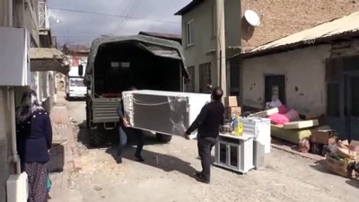 felaket - Jandarma depremzedeler için nakliye hizmetini sürdürüyor - ELAZIĞ Videosu