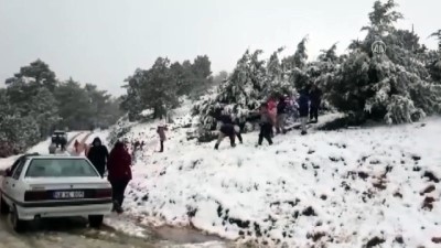 kar kalinligi - Muğla'nın yüksek kesimlerinde kar etkili oldu Videosu