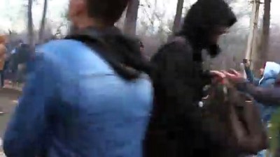 geri cekilme - Yunan askerleri düzensiz göçmenlere biber gazı ve ses bombası atıyor (2) - EDİRNE Videosu