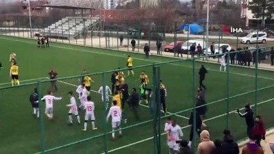 futbol maci - Futbol maçında tekme ve yumruklar konuştu  Videosu