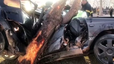 Otomobil ağaca çarptı: 2 ölü, 1 yaralı - AKSARAY