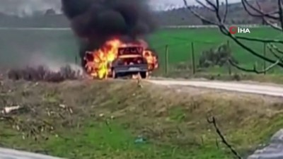  Otomobil bir anda alev aldı, sürücüsü son anda canını kurtardı