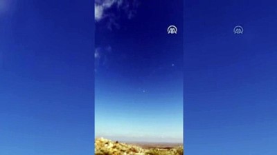 muhalifler - Rejim telsizcisi düşen uçakları ararken haberi muhalif telsizciden aldı - İDLİB Videosu