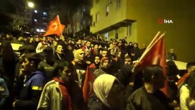 hava saldirisi -  Sancaktepe’de yüzlerce kişi şehit Emre Baysal’ın evine yürüdü Videosu
