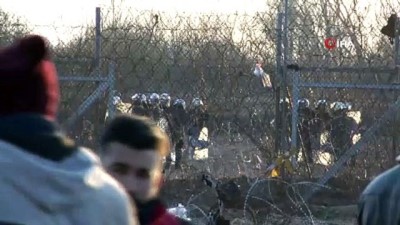  Sınırda gergin dakikalar... Yunan güvenlik güçlerinin mültecilere müdahalesi sürüyor