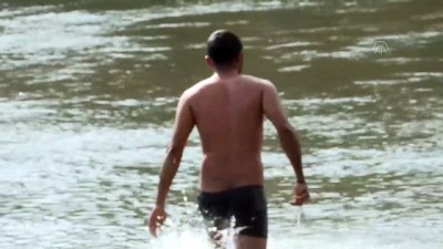 ingilizce - Yunanistan'a gitmek isteyen düzensiz göçmenler Meriç nehrini yüzerek aştı - EDİRNE Videosu