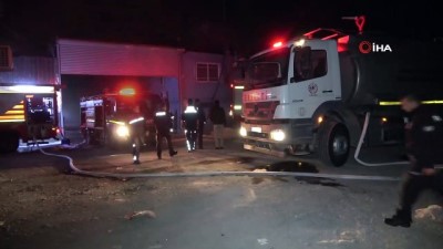 itfaiye eri -  Adana’da geri dönüşüm tesisinde yangın Videosu