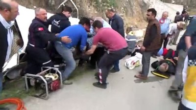 minibus kazasi -  Amasya'da minibüs kazası: 2 ölü, 7 yaralı Videosu