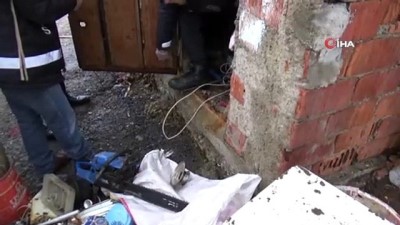 kacak silah -  Tavşanlı'da polis 8 ayrı adreste kaçak silah ele geçirdi Videosu