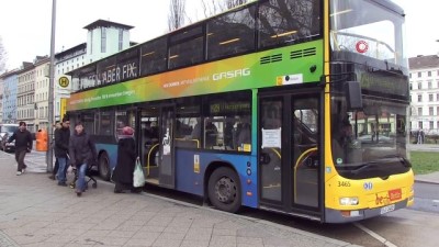  - Berlin’de otobüs şoförlerine korona önlemi
- Şoför, şeritle koruma altında