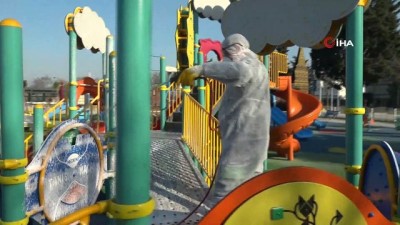 - Büyükçekmece’de çocuk oyun parkları dezenfekte ediliyor