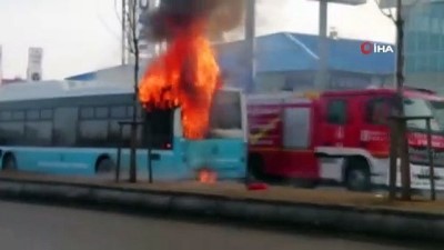  Erzurum’da şehir içi yolcu otobüsü alev alev yandı