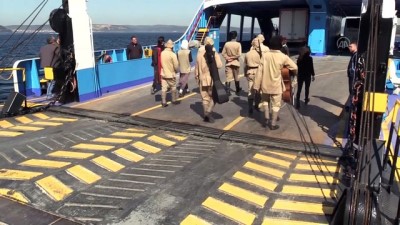 tarihci - Çanakkale Boğazı'nda feribot yolcularını gözyaşlarıyla 105 yıl öncesine götürecekler - ÇANAKKALE Videosu