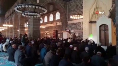 ummet -  Diyarbakır’da cuma namazında cemaate koronavirüs uyarısı Videosu