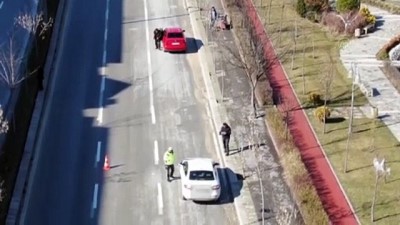 hatali surucu - 'Drone' ile yapılan takipte tespit edilen ehliyetsiz sürücülere para cezası - ESKİŞEHİR Videosu