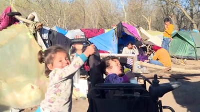 country - Greek border: Asylum seekers continue to wait for path to Europe Videosu