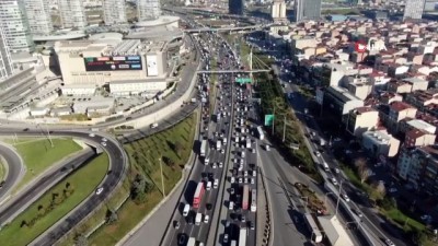  Mahmutbey Gişelerinde tatil trafiği havadan görüntülendi