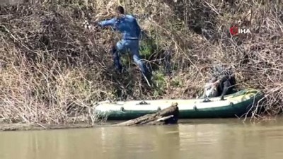 kacis -  Yunan askerler yanından geçen mültecileri görmedi Videosu