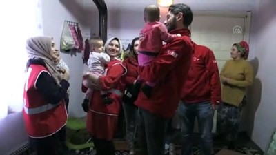 bebek bakimi - Bebek mutluluğu yaşayan ailelerin evlerini şenlendiriyorlar - AĞRI Videosu