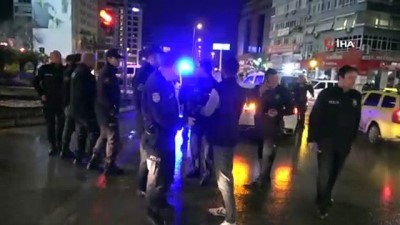 polis araci -  Havaya ateş açan maganda otomobiliyle kaçmak isterken yakalandı Videosu